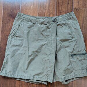 Columbia Forest Green Size 12 Skort about 32" waist Outdoor Hiking Camping